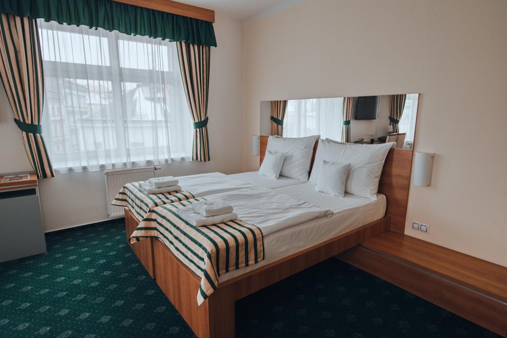Hotel Grand Градец-Кралове Экстерьер фото